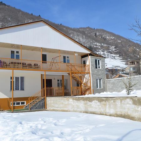 Guesthouse Qarim Местия Екстериор снимка