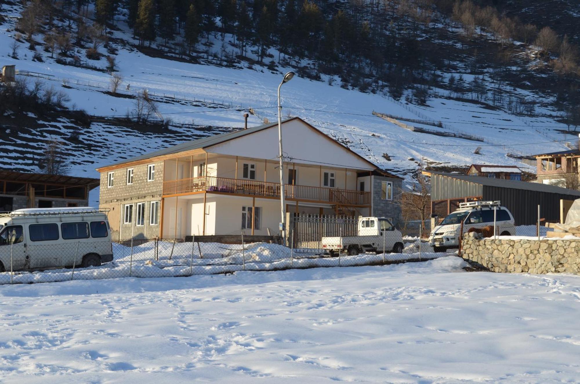 Guesthouse Qarim Местия Екстериор снимка
