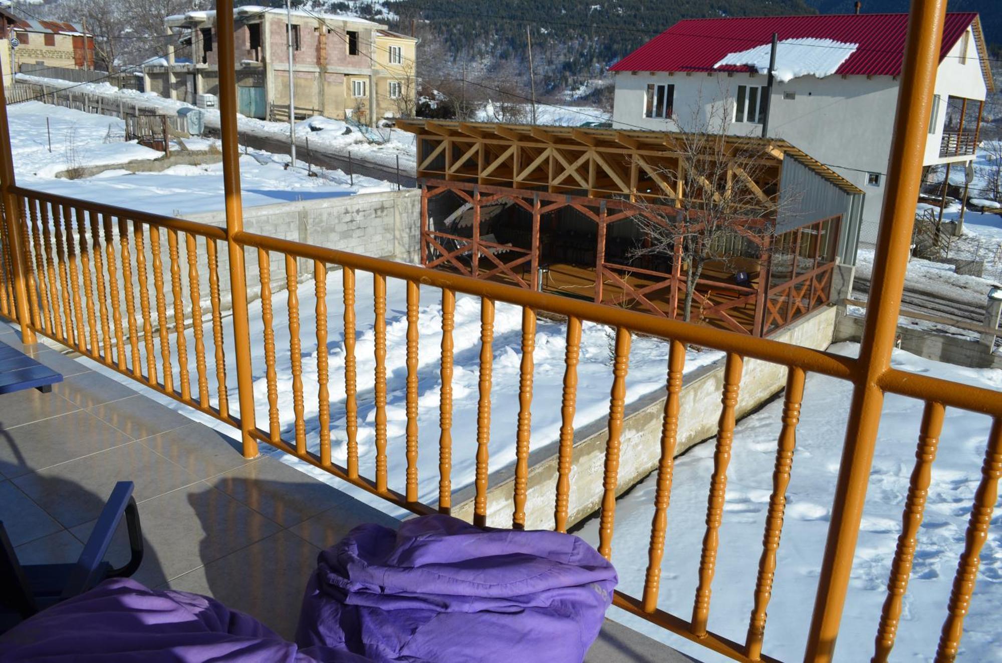 Guesthouse Qarim Местия Екстериор снимка