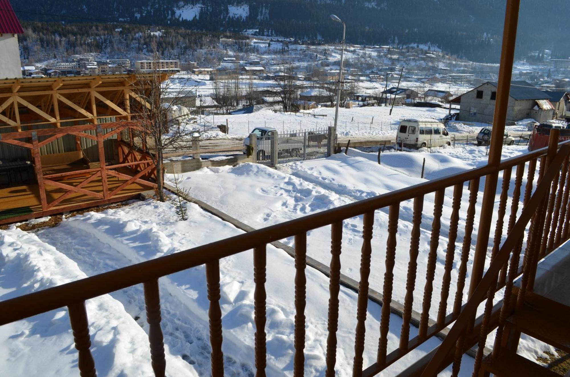 Guesthouse Qarim Местия Екстериор снимка