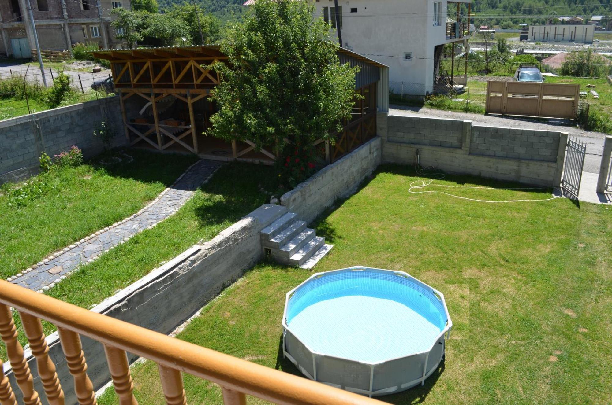 Guesthouse Qarim Местия Екстериор снимка
