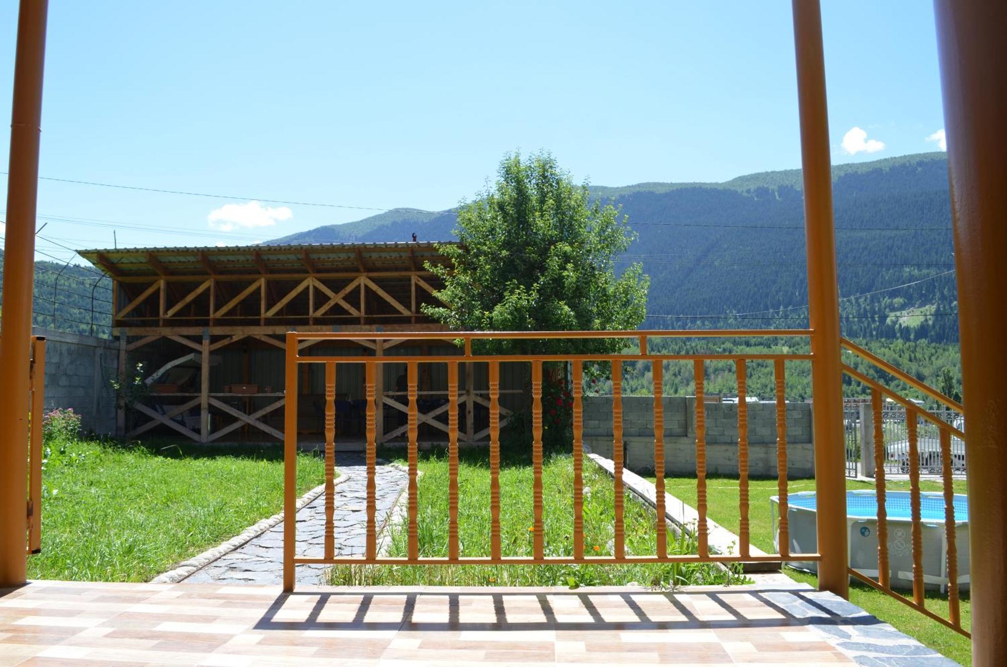 Guesthouse Qarim Местия Екстериор снимка