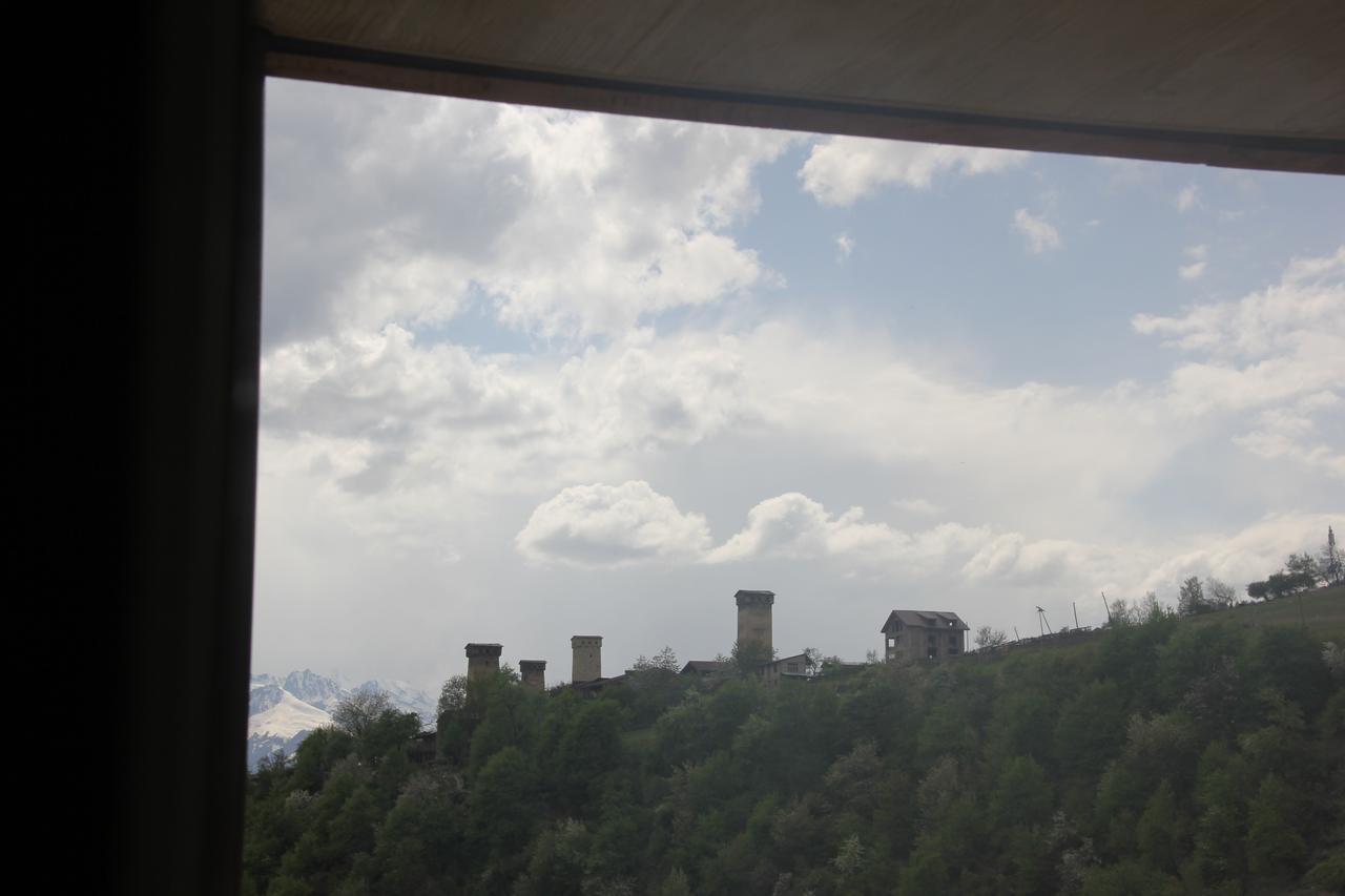 Guesthouse Qarim Местия Екстериор снимка