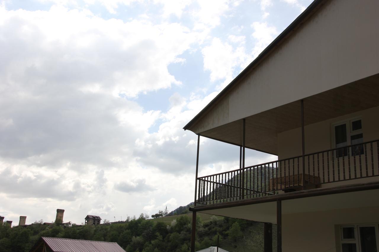 Guesthouse Qarim Местия Екстериор снимка