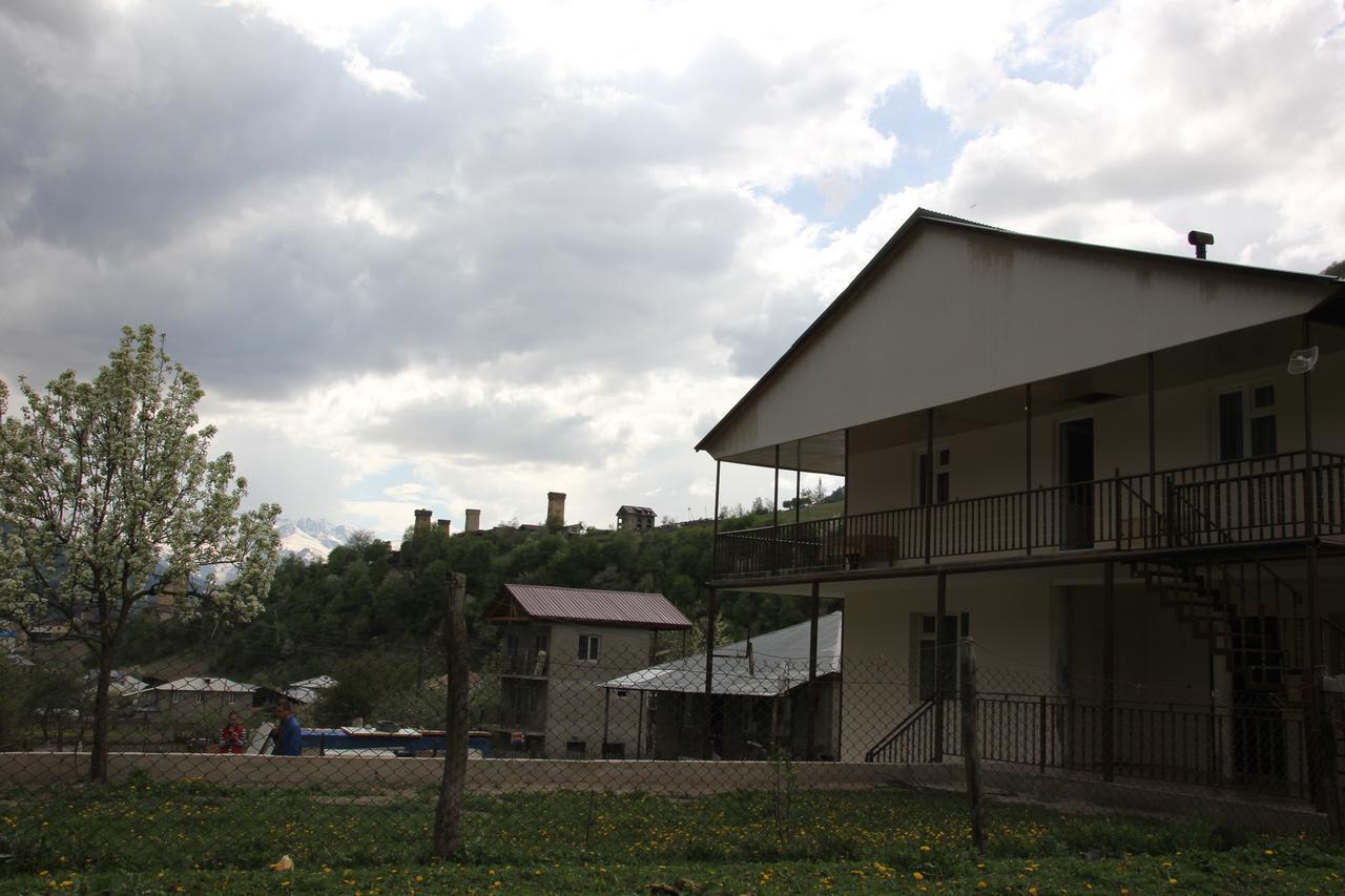 Guesthouse Qarim Местия Екстериор снимка