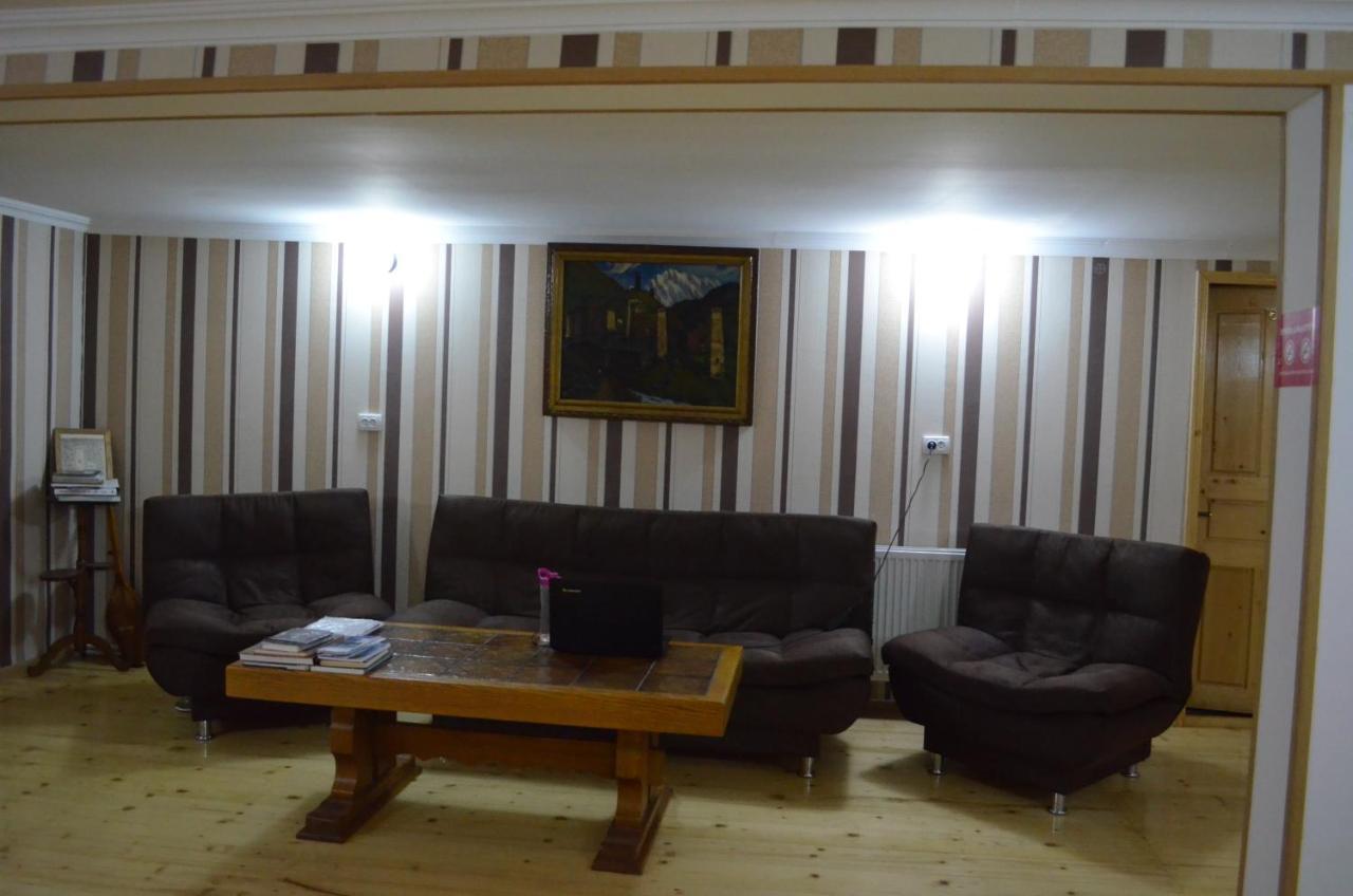 Guesthouse Qarim Местия Екстериор снимка