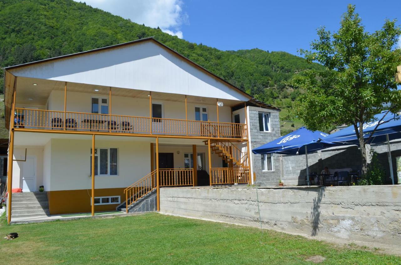 Guesthouse Qarim Местия Екстериор снимка