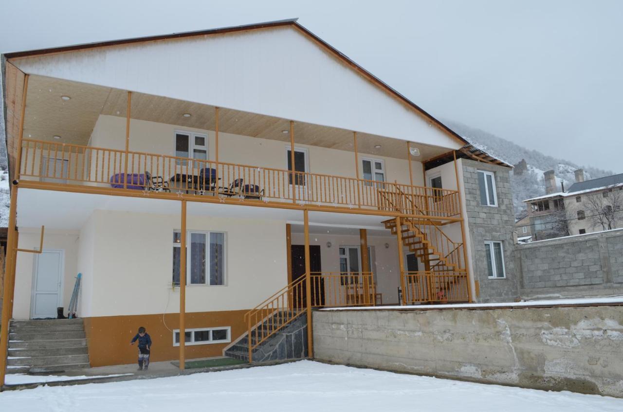 Guesthouse Qarim Местия Екстериор снимка