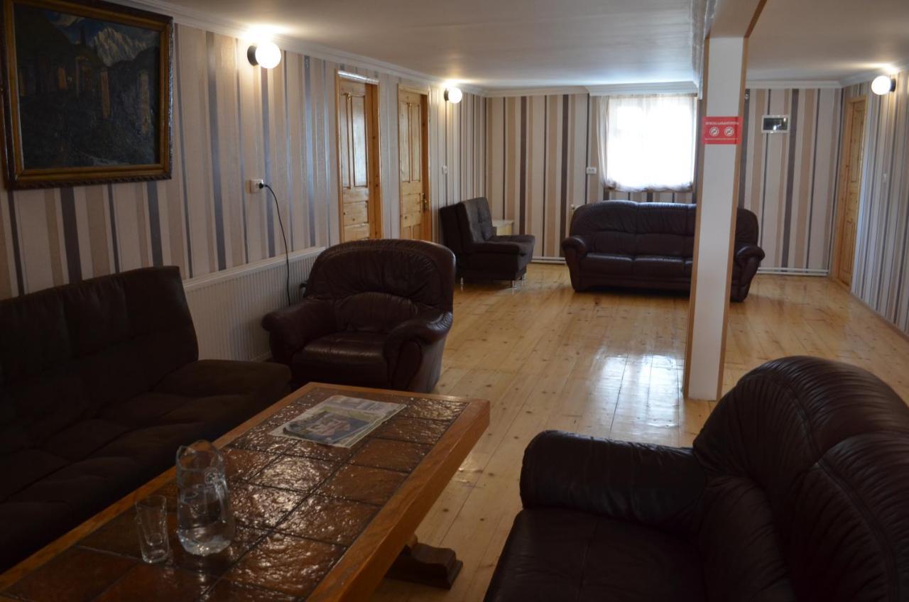 Guesthouse Qarim Местия Екстериор снимка