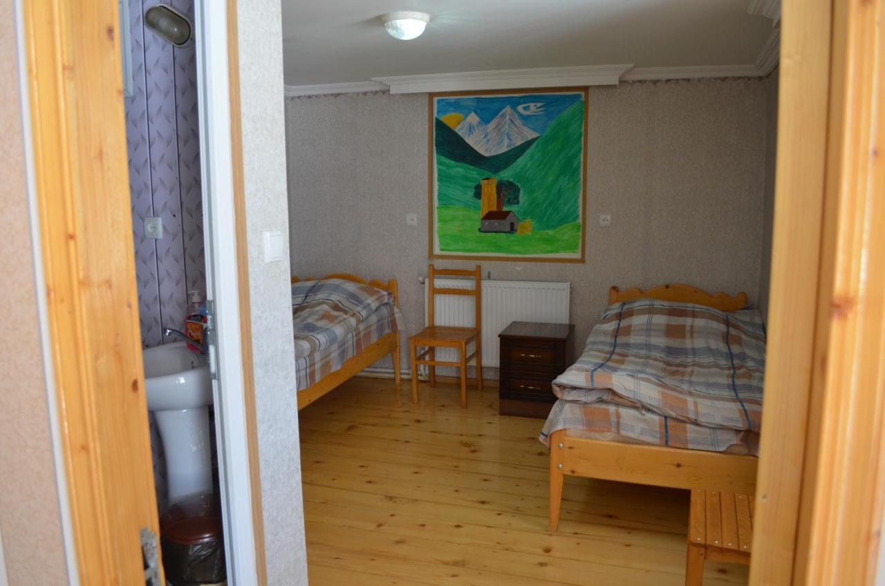 Guesthouse Qarim Местия Екстериор снимка